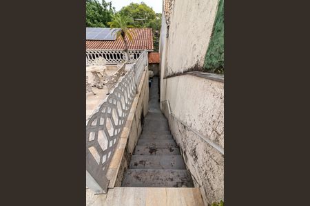 Casa à venda com 500m², 3 quartos e 3 vagasEscada da Piscina