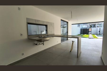 Casa de condomínio para alugar com 210m², 4 quartos e 4 vagas Casa de condomínio para alugar com 210m², 4 quartos e 4 vagasCozinha