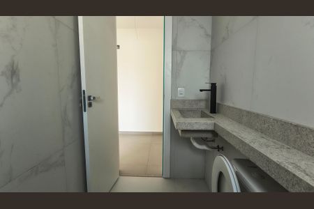 Casa de condomínio para alugar com 210m², 4 quartos e 4 vagas Casa de condomínio para alugar com 210m², 4 quartos e 4 vagasBanheiro da Suíte 3