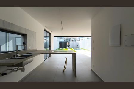 Casa de condomínio para alugar com 210m², 4 quartos e 4 vagas Casa de condomínio para alugar com 210m², 4 quartos e 4 vagasCozinha