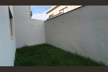 Casa de condomínio para alugar com 210m², 4 quartos e 4 vagas Casa de condomínio para alugar com 210m², 4 quartos e 4 vagasÁrea de Serviço