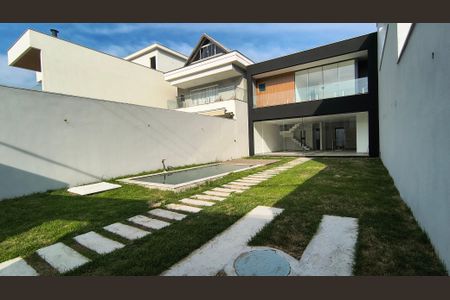 Casa de condomínio para alugar com 210m², 4 quartos e 4 vagas Casa de condomínio para alugar com 210m², 4 quartos e 4 vagasQuintal