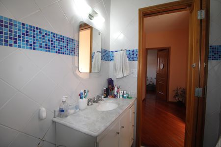 Casa à venda com 125m², 3 quartos e 2 vagasBanheiro 1