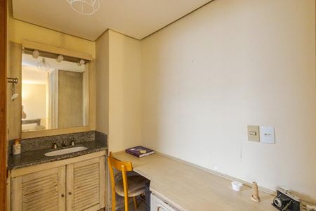 Banheiro de apartamento para alugar com 1 quarto, 49m² em Independência, Porto Alegre