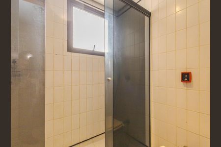 Banheiro de apartamento para alugar com 1 quarto, 49m² em Independência, Porto Alegre