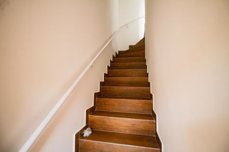 Casa de condomínio para alugar com 48m², 2 quartos e 1 vagaEscada