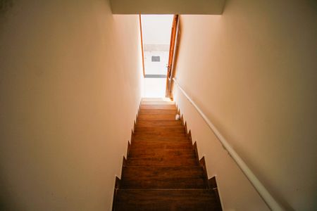 Casa de condomínio para alugar com 48m², 2 quartos e 1 vagaEscada