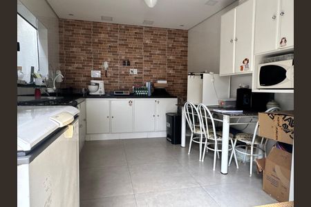 Casa à venda com 280m², 3 quartos e 3 vagas Casa à venda com 280m², 3 quartos e 3 vagasCozinha de apoio