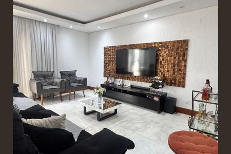 Casa à venda com 280m², 3 quartos e 3 vagas Casa à venda com 280m², 3 quartos e 3 vagasSala