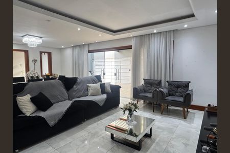Casa à venda com 280m², 3 quartos e 3 vagas Casa à venda com 280m², 3 quartos e 3 vagasSala