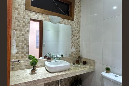 Casa à venda com 280m², 3 quartos e 3 vagas Casa à venda com 280m², 3 quartos e 3 vagasLavabo