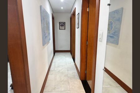 Casa à venda com 280m², 3 quartos e 3 vagas Casa à venda com 280m², 3 quartos e 3 vagasCorredor