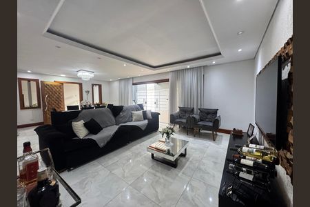 Casa à venda com 280m², 3 quartos e 3 vagas Casa à venda com 280m², 3 quartos e 3 vagasSala