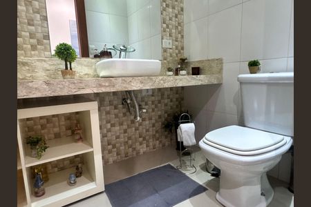Casa à venda com 280m², 3 quartos e 3 vagas Casa à venda com 280m², 3 quartos e 3 vagasBanheiro