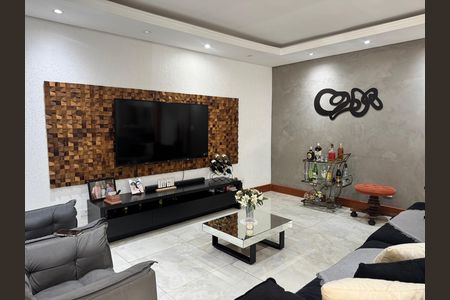 Casa à venda com 280m², 3 quartos e 3 vagas Casa à venda com 280m², 3 quartos e 3 vagasSala