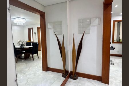 Casa à venda com 280m², 3 quartos e 3 vagas Casa à venda com 280m², 3 quartos e 3 vagasCorredor