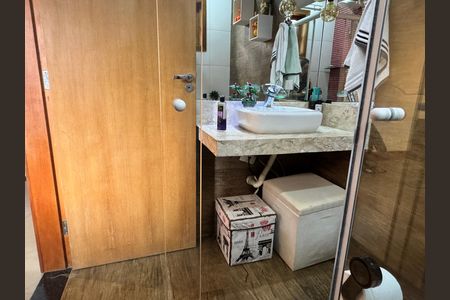 Casa à venda com 280m², 3 quartos e 3 vagas Casa à venda com 280m², 3 quartos e 3 vagasBanheiro