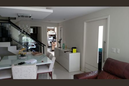 Casa à venda com 4 quartos, 178m² em Camboinhas, Niterói