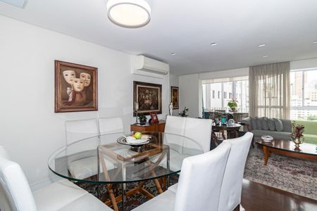 Apartamento à venda com 116m², 2 quartos e 2 vagas Apartamento à venda com 116m², 2 quartos e 2 vagasSala de Jantar