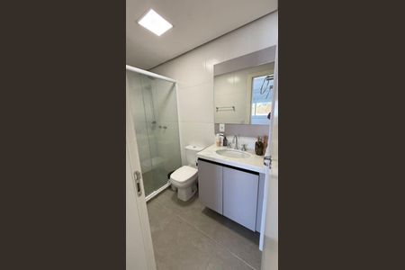 Banheiro  de kitnet/studio para alugar com 1 quarto, 32m² em Vila Ipiranga, Porto Alegre