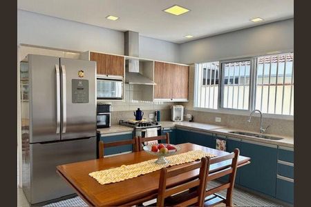 Casa à venda com 3 quartos, 191m² em Quitaúna, Osasco