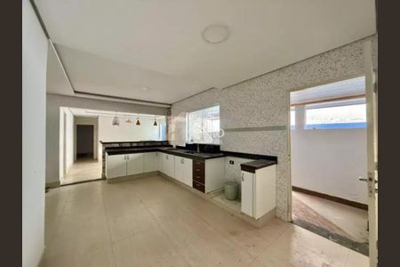 Casa à venda com 144m², 4 quartos e 2 vagas Casa à venda com 144m², 4 quartos e 2 vagasFoto 06