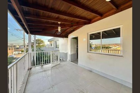 Casa à venda com 144m², 4 quartos e 2 vagas Casa à venda com 144m², 4 quartos e 2 vagasFoto 02