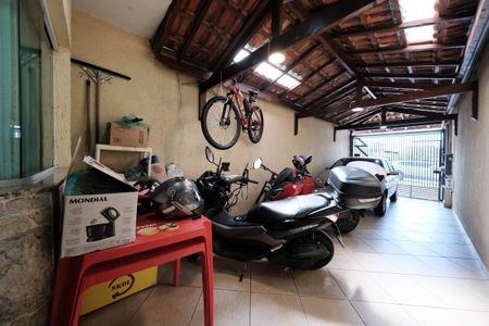 Casa à venda com 145m², 3 quartos e 2 vagasGaragem