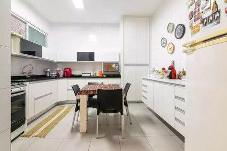 Apartamento à venda com 230m², 3 quartos e 1 vaga