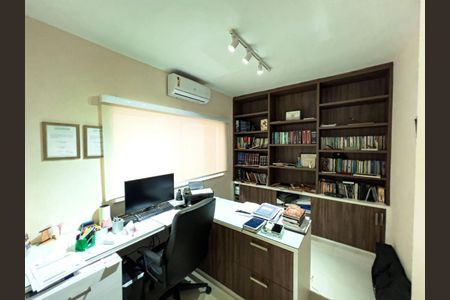 Casa à venda com 4 quartos, 178m² em Camboinhas, Niterói