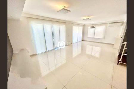 Casa de condomínio à venda com 164m², 4 quartos e 4 vagasFoto 02