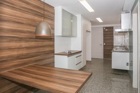 Apartamento para alugar com 172m², 3 quartos e 4 vagas Apartamento para alugar com 172m², 3 quartos e 4 vagasCozinha