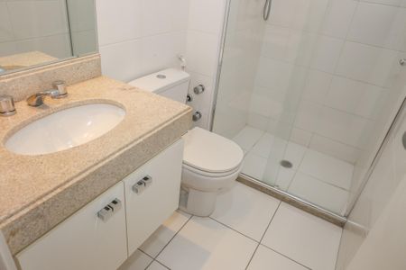 Apartamento para alugar com 172m², 3 quartos e 4 vagas Apartamento para alugar com 172m², 3 quartos e 4 vagasBanheiro da Suíte 2