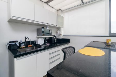 Cozinha de apartamento à venda com 1 quarto, 50m² em Vila Cordeiro, São Paulo