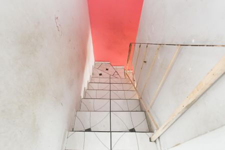 Casa para alugar com 85m², 2 quartos e 1 vaga Casa para alugar com 85m², 2 quartos e 1 vagaEscada