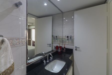 Apartamento à venda com 92m², 3 quartos e 2 vagasBanheiro da Suíte