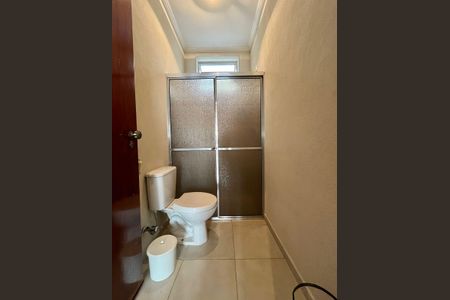 Casa à venda com 390m², 4 quartos e 5 vagasBanheiro 