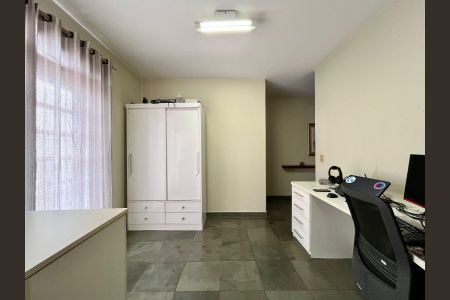 Casa à venda com 390m², 4 quartos e 5 vagasEscritório