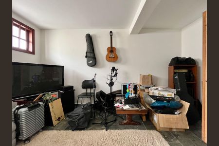 Casa à venda com 390m², 4 quartos e 5 vagasSala de TV