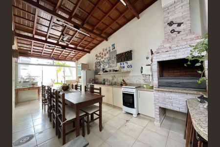 Casa à venda com 390m², 4 quartos e 5 vagasChurrasqueira