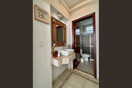 Casa à venda com 390m², 4 quartos e 5 vagasBanheiro