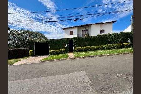 Casa à venda com 390m², 4 quartos e 5 vagasFachada da casa