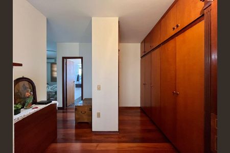 Casa à venda com 390m², 4 quartos e 5 vagasSuíte 3