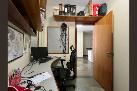 Casa à venda com 390m², 4 quartos e 5 vagasEscritório