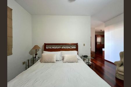 Casa à venda com 390m², 4 quartos e 5 vagasSuíte 3