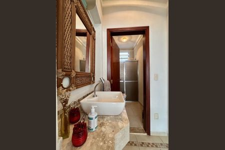 Casa à venda com 390m², 4 quartos e 5 vagasBanheiro 