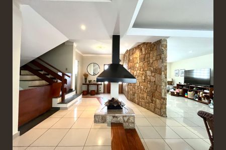 Sala de casa à venda com 4 quartos, 390m² em Parque São Quirino, Campinas