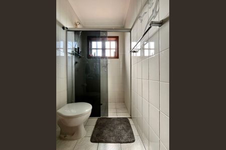 Casa à venda com 390m², 4 quartos e 5 vagasBanheiro do Quarto 2