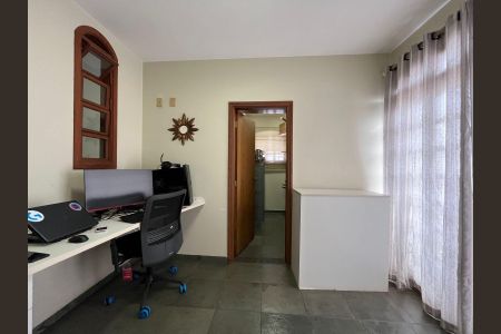 Casa à venda com 390m², 4 quartos e 5 vagasEscritório