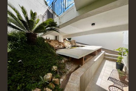 Casa à venda com 390m², 4 quartos e 5 vagasQuintal